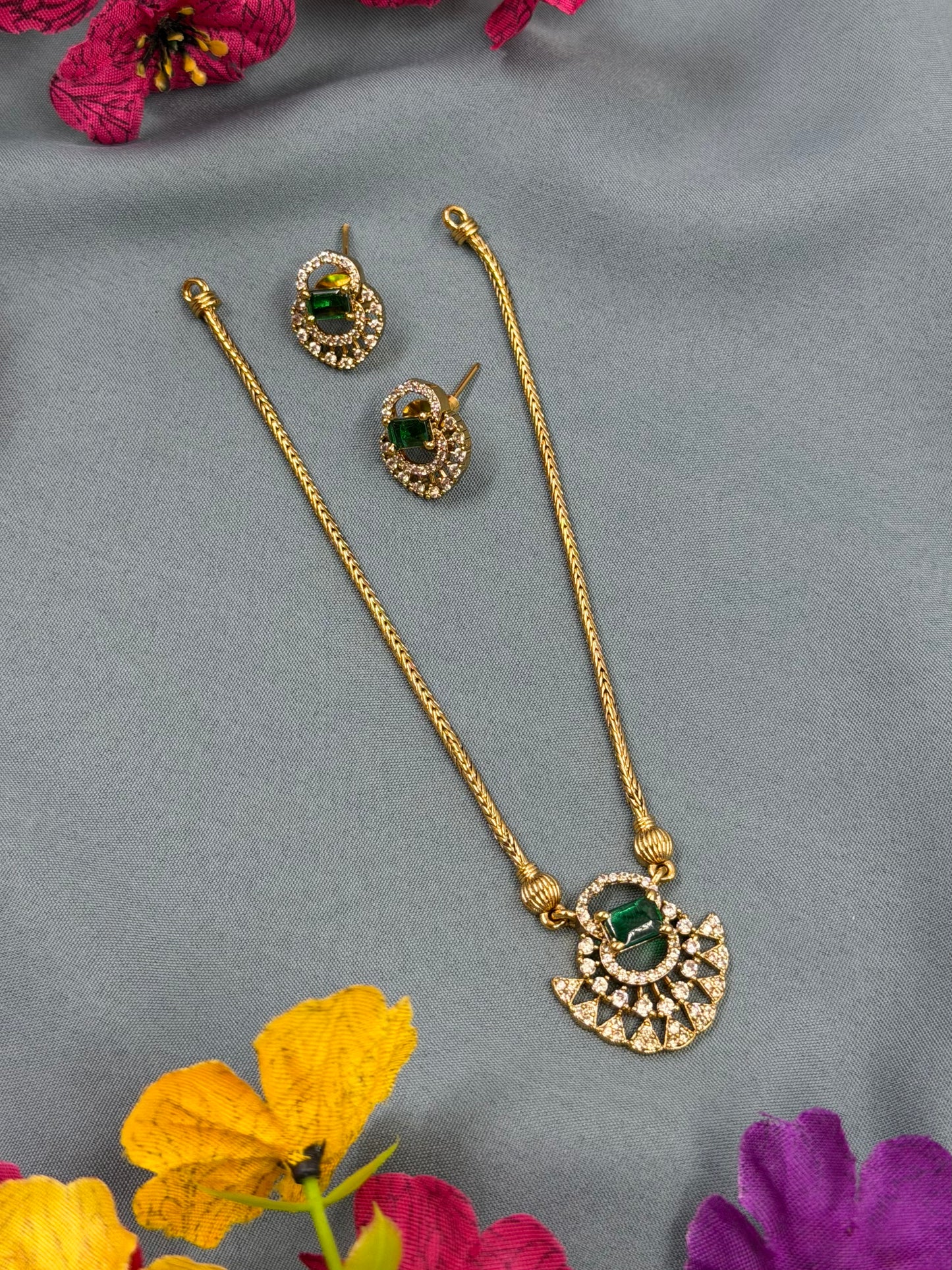 Nisha Victorian Traditional Delicate Necklace