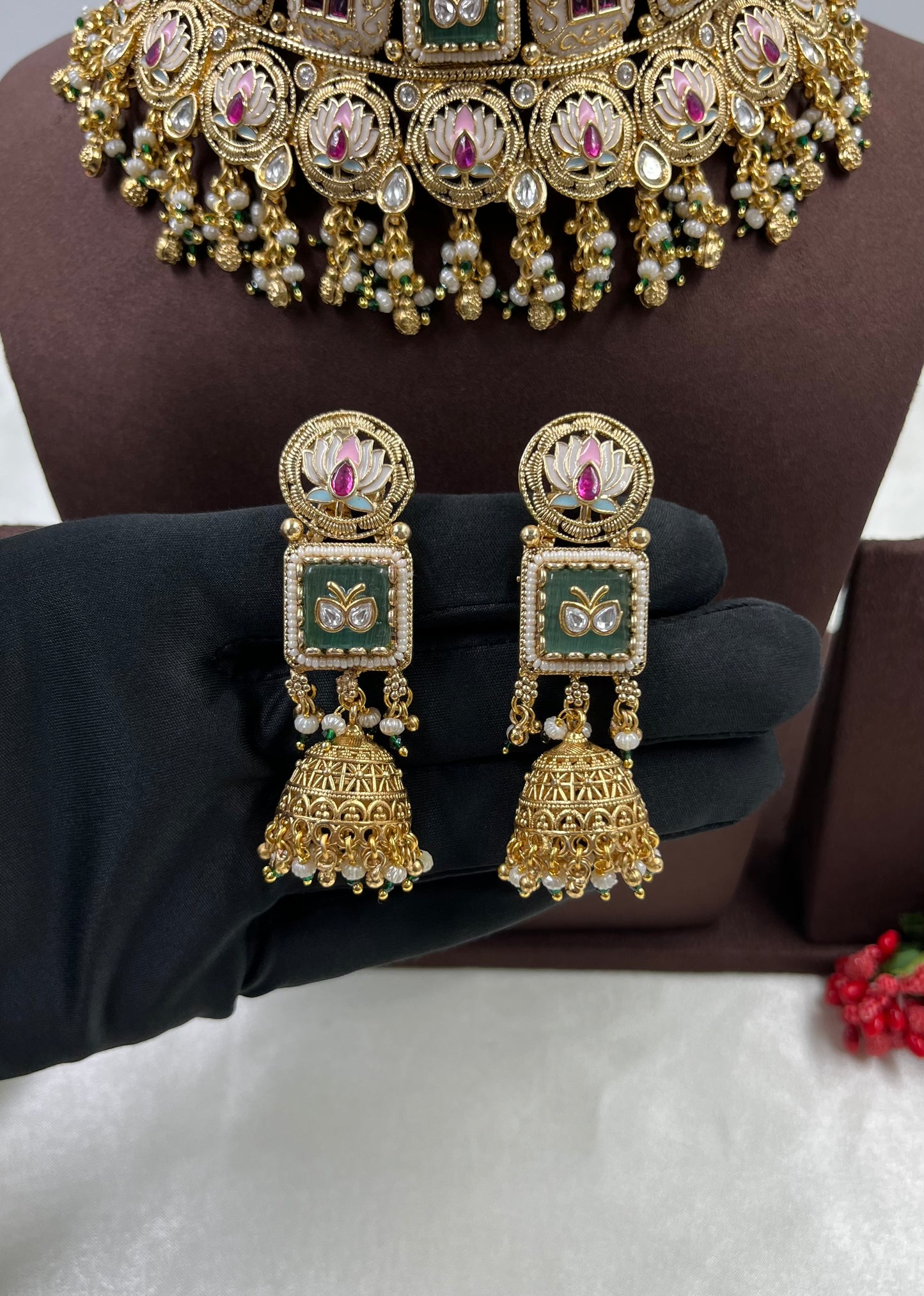 Sura Rajwadi Choker Necklace ￼