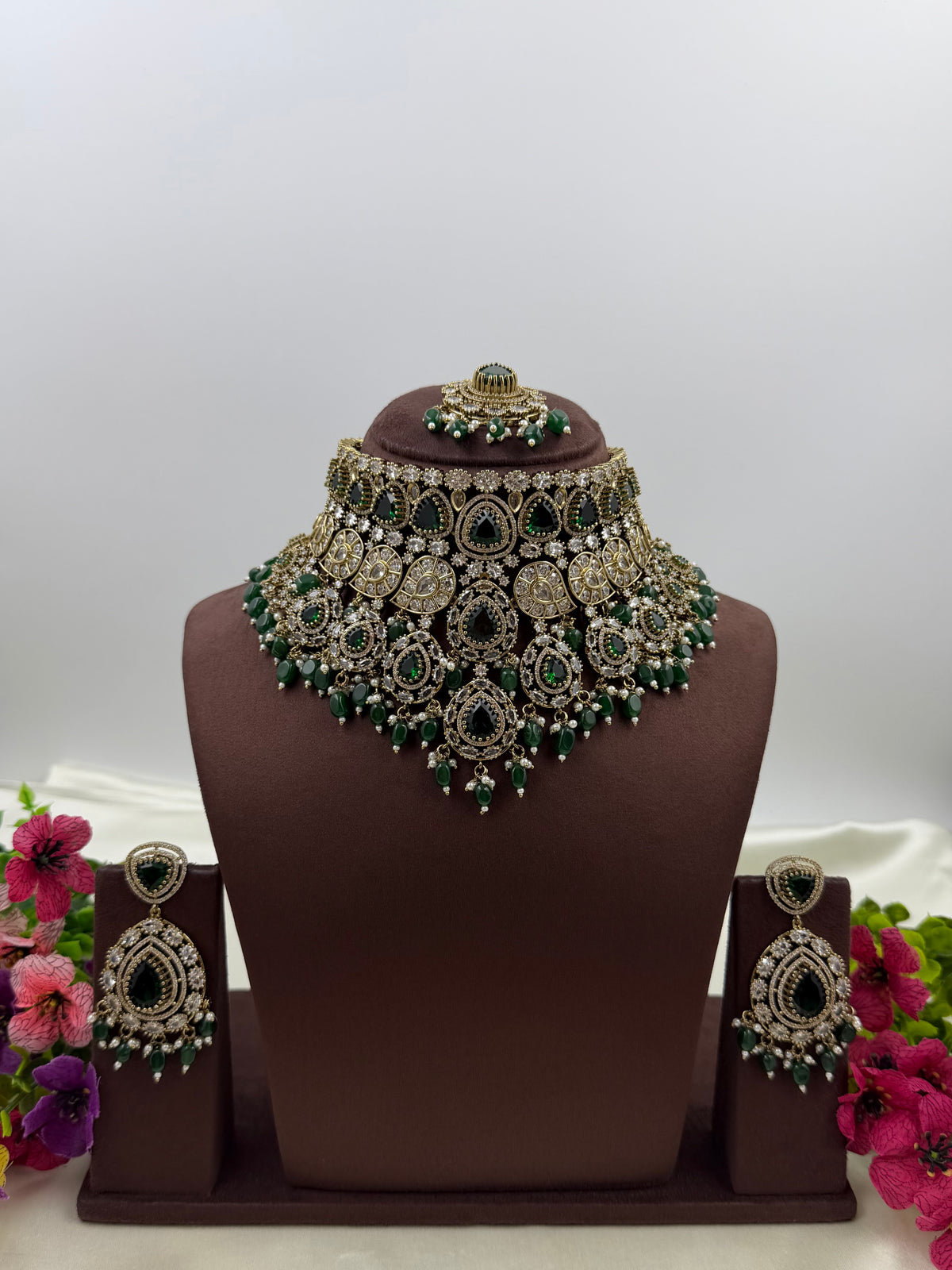 Archita Victorian Choker Necklace Set