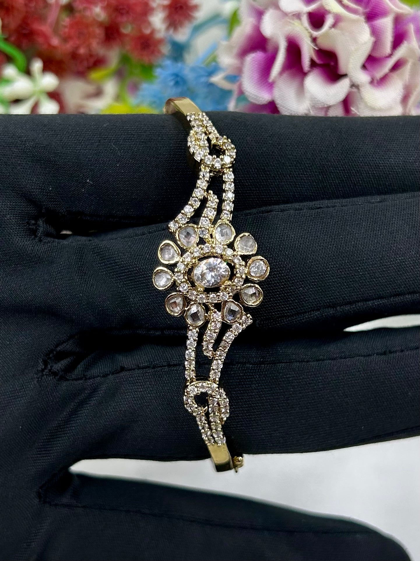 Jiya Victorian Bracelet (Openable)