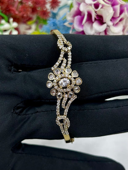 Jiya Victorian Bracelet (Openable)