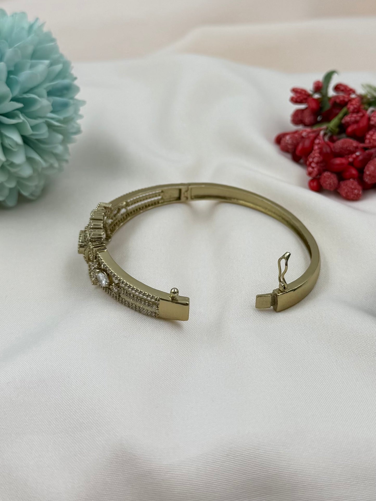 Maisy Victorian Bracelet (Openable)