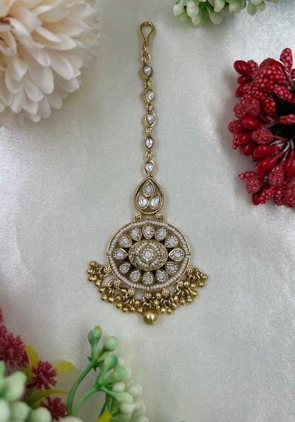 Divya Chorski Mang Tika
