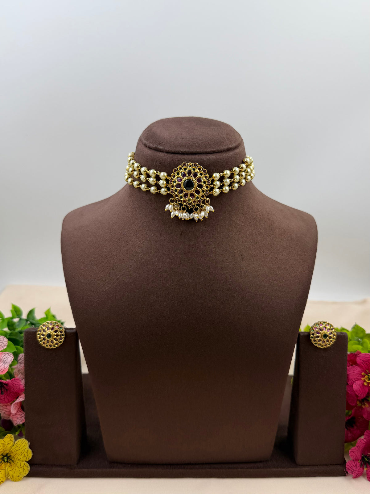 Shweta Traditional Delicate Choker Necklace Set