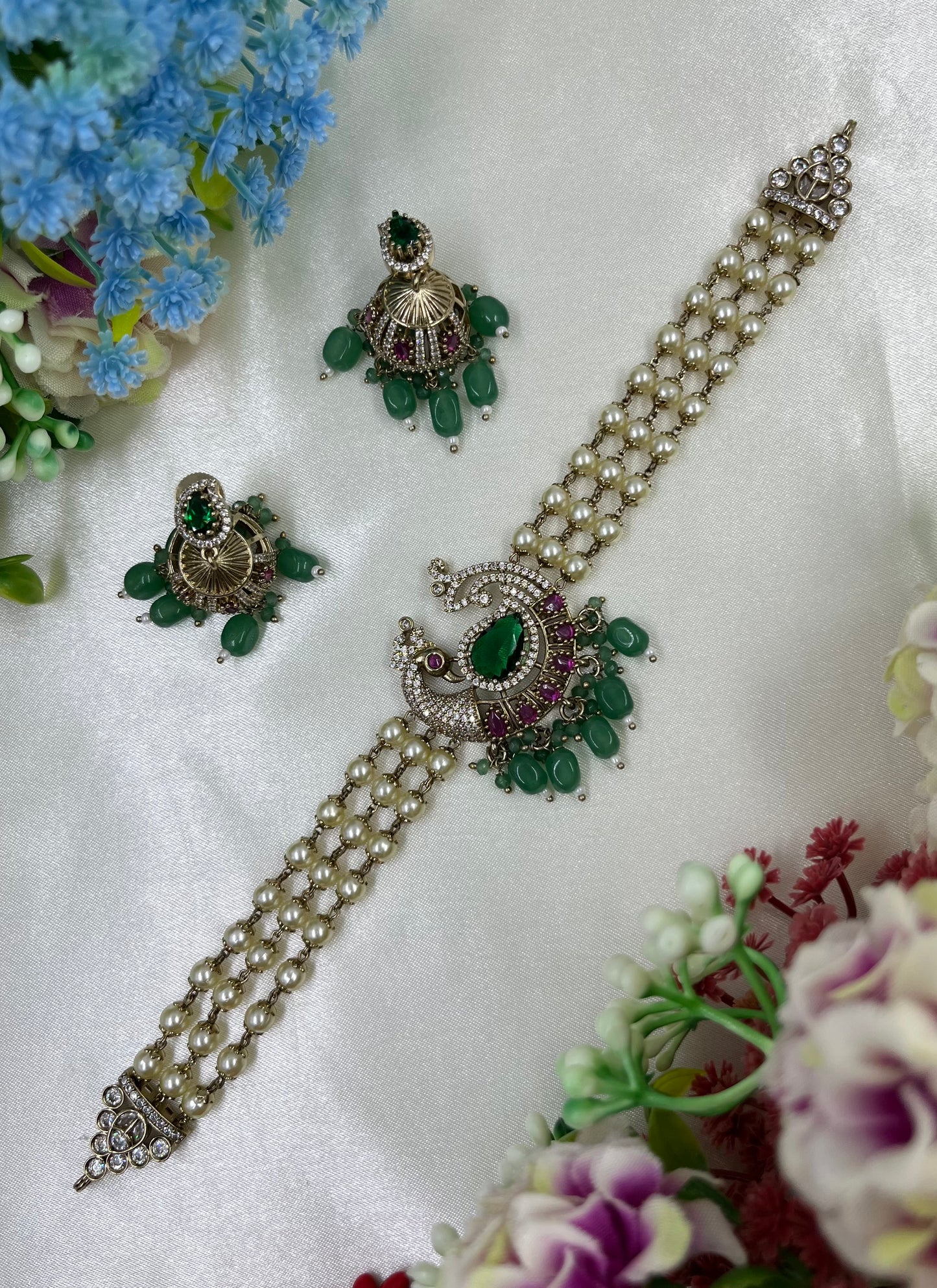 PearlAura Premium Victorian Choker