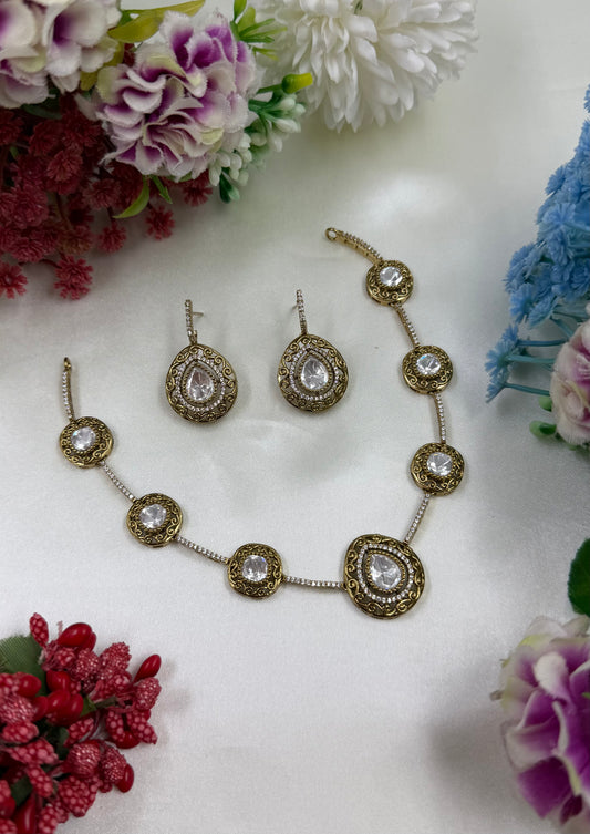 Aarti Victorian Delicate mNecklace