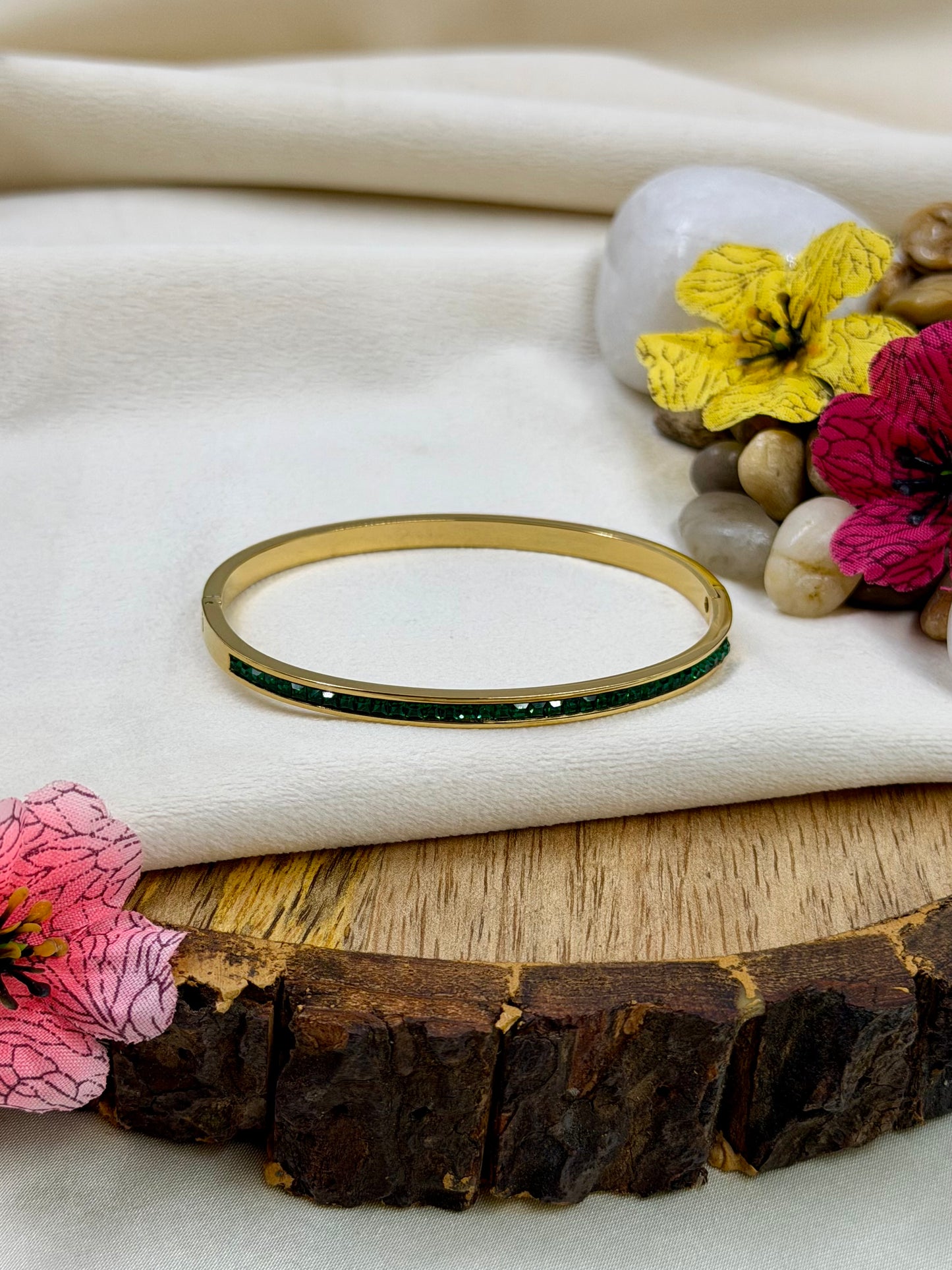 Jolie Anti-Tarnish Stainless Steel Bracelet (Openable)