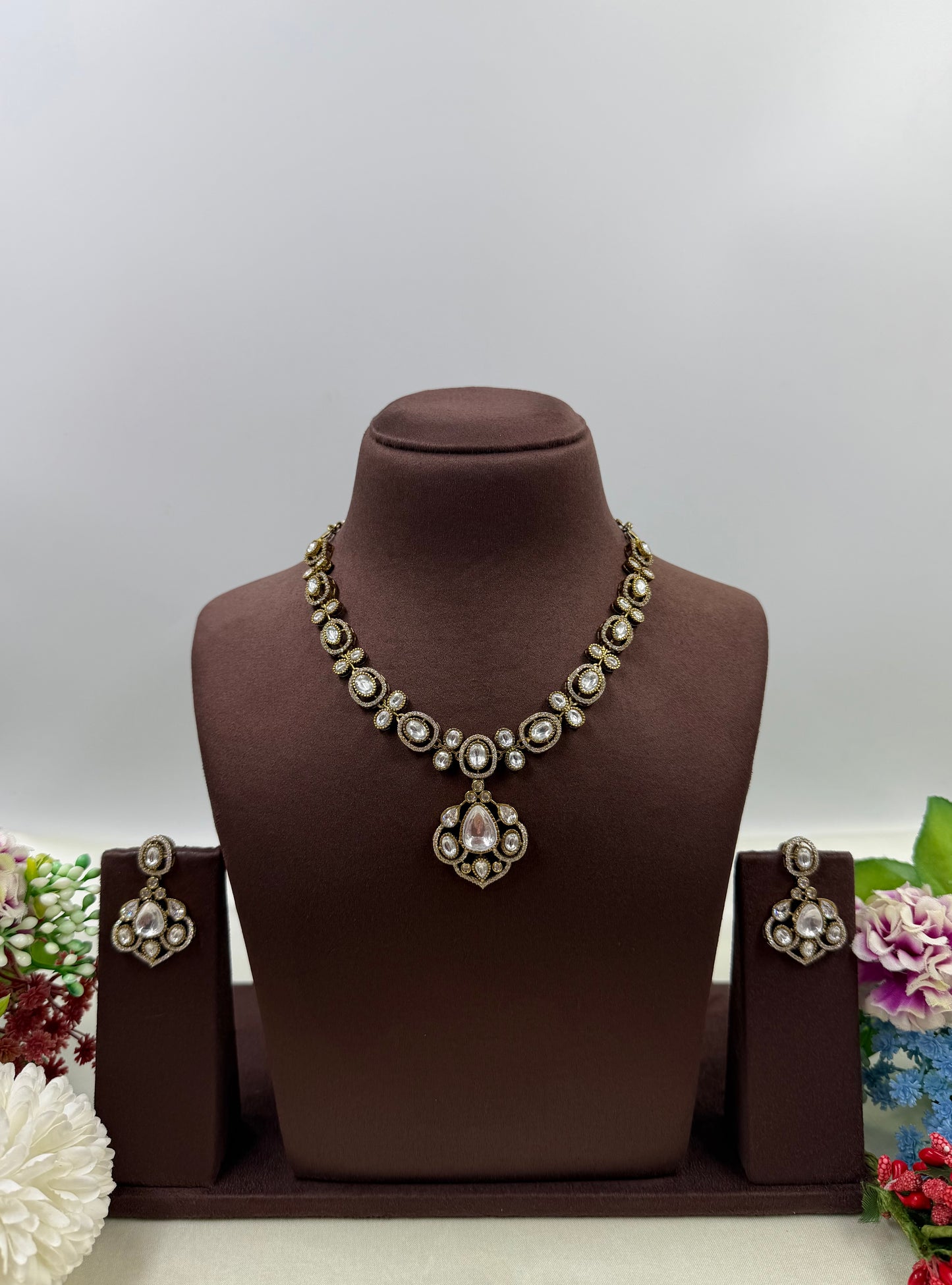 Ratna Victorian Delicate Necklace