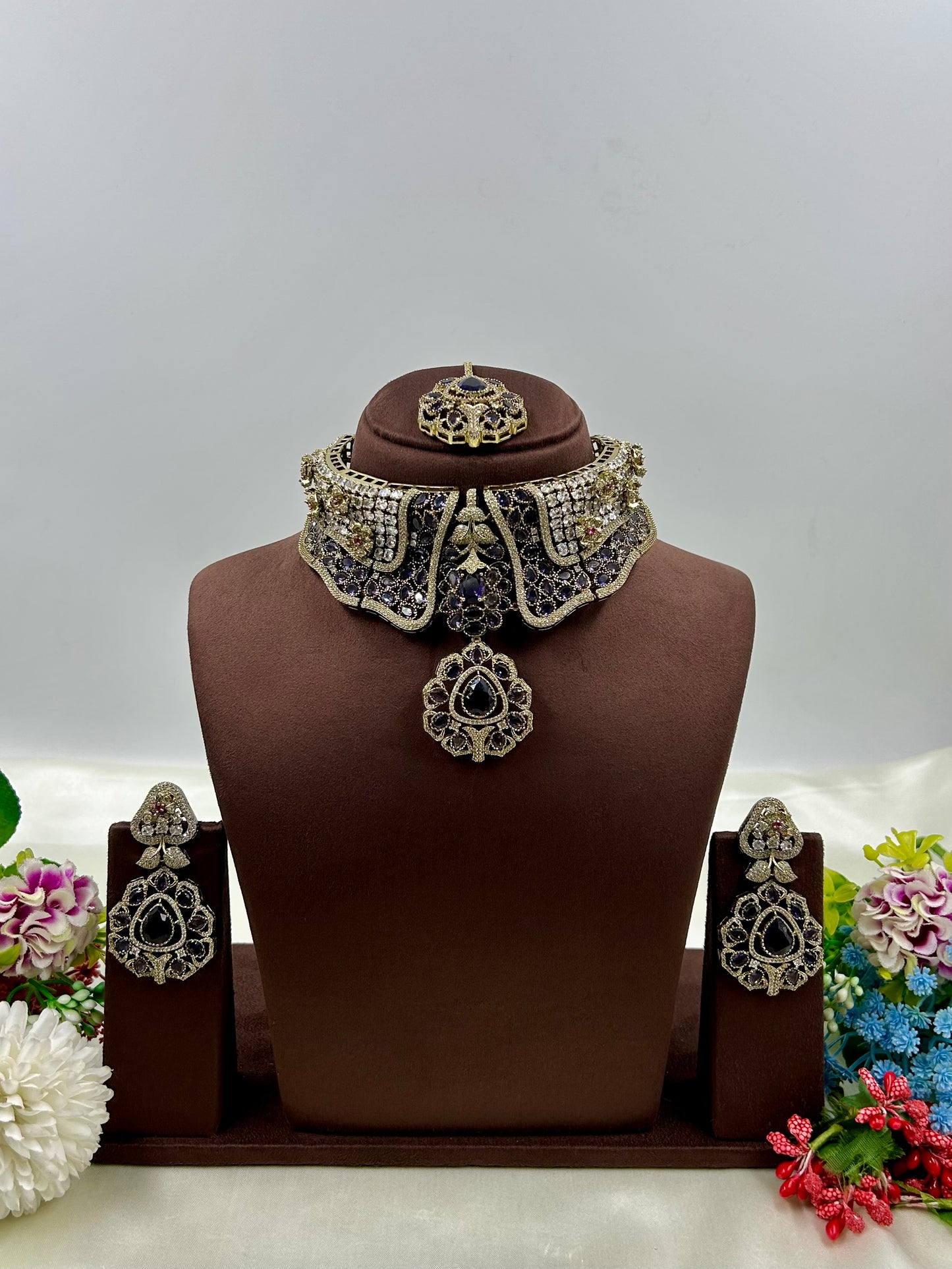 Haya Victorian Choker Necklace Set