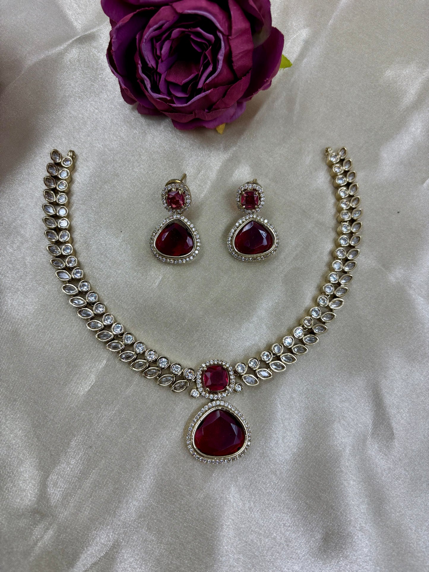 LEAF LEEVIA VICTORIAN DROP NECKLACE