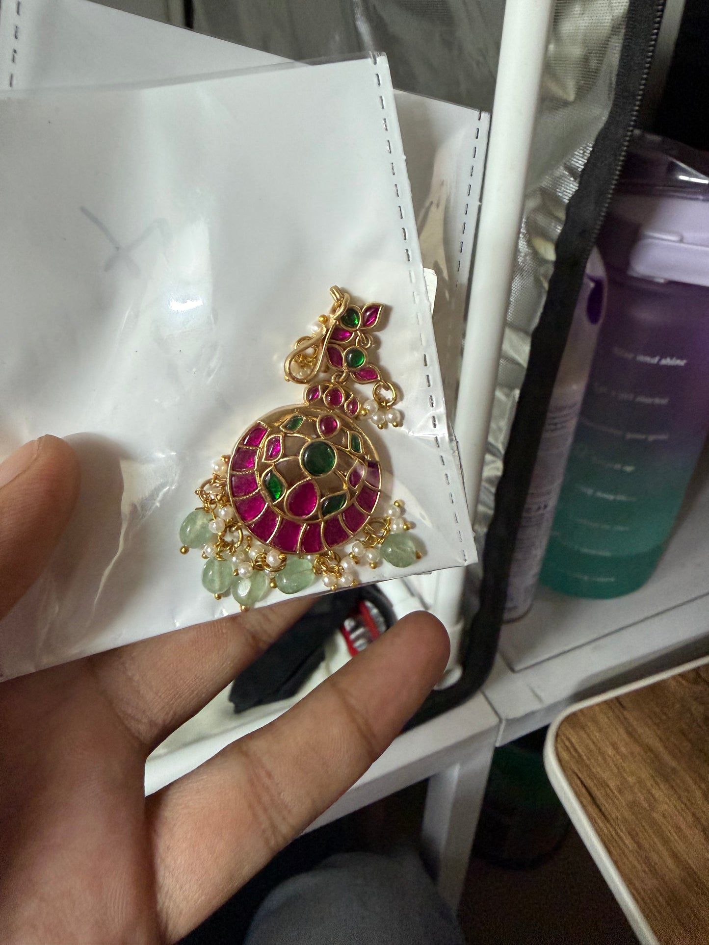 Kavya Pachi Kundan Mang Tika