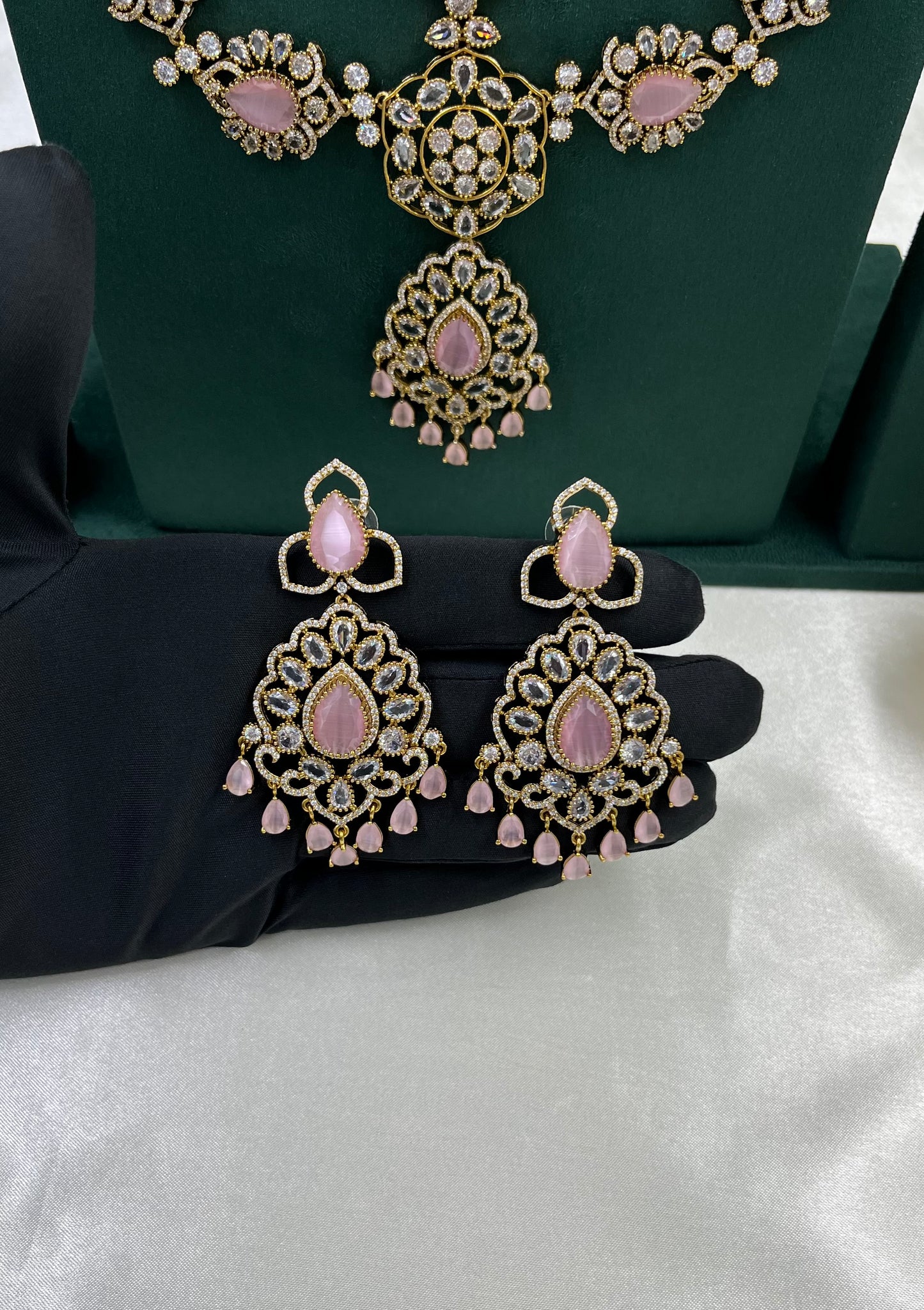 Razia Premium Victorian Long Necklace