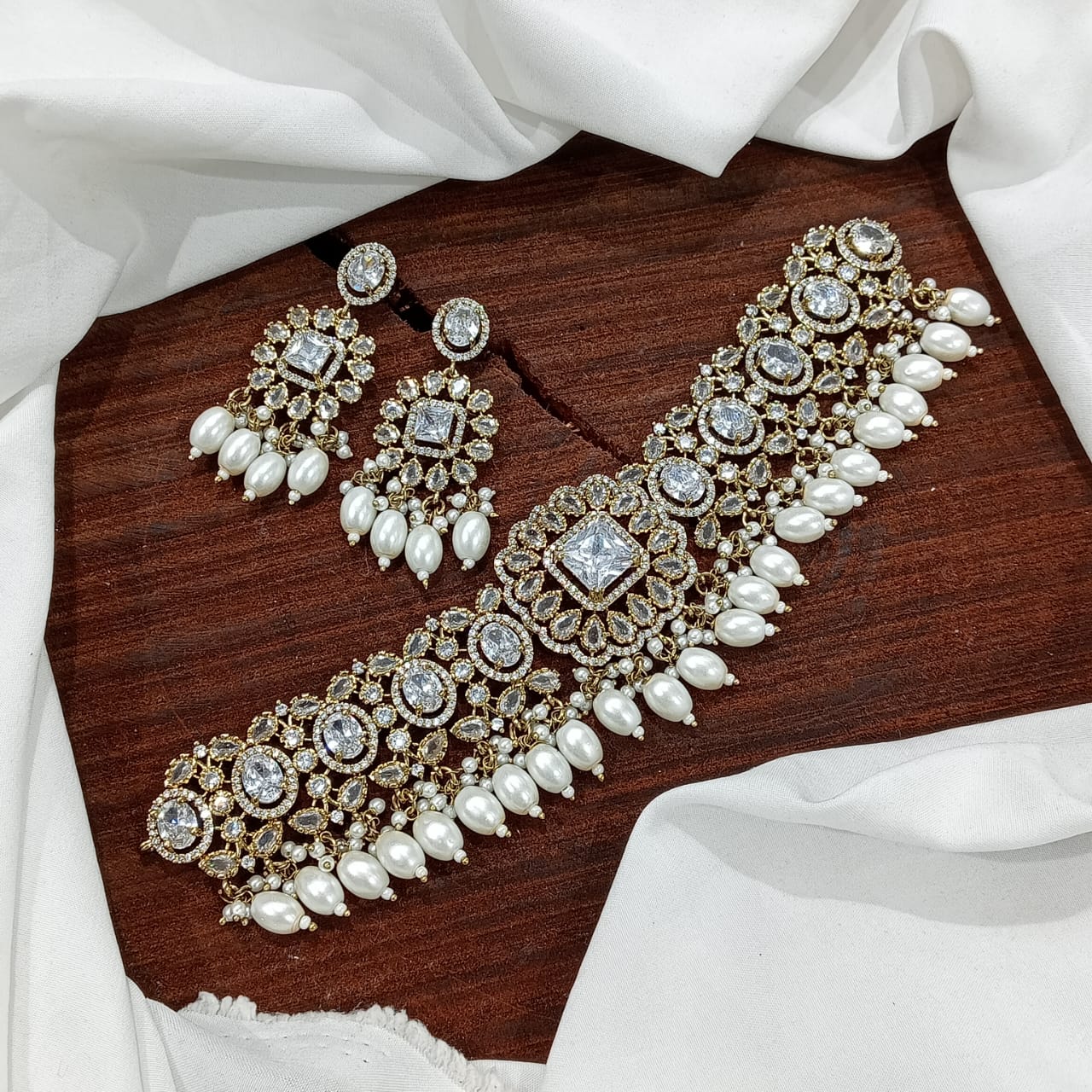 Tanvi Bold Elegance Victorian Necklace Set