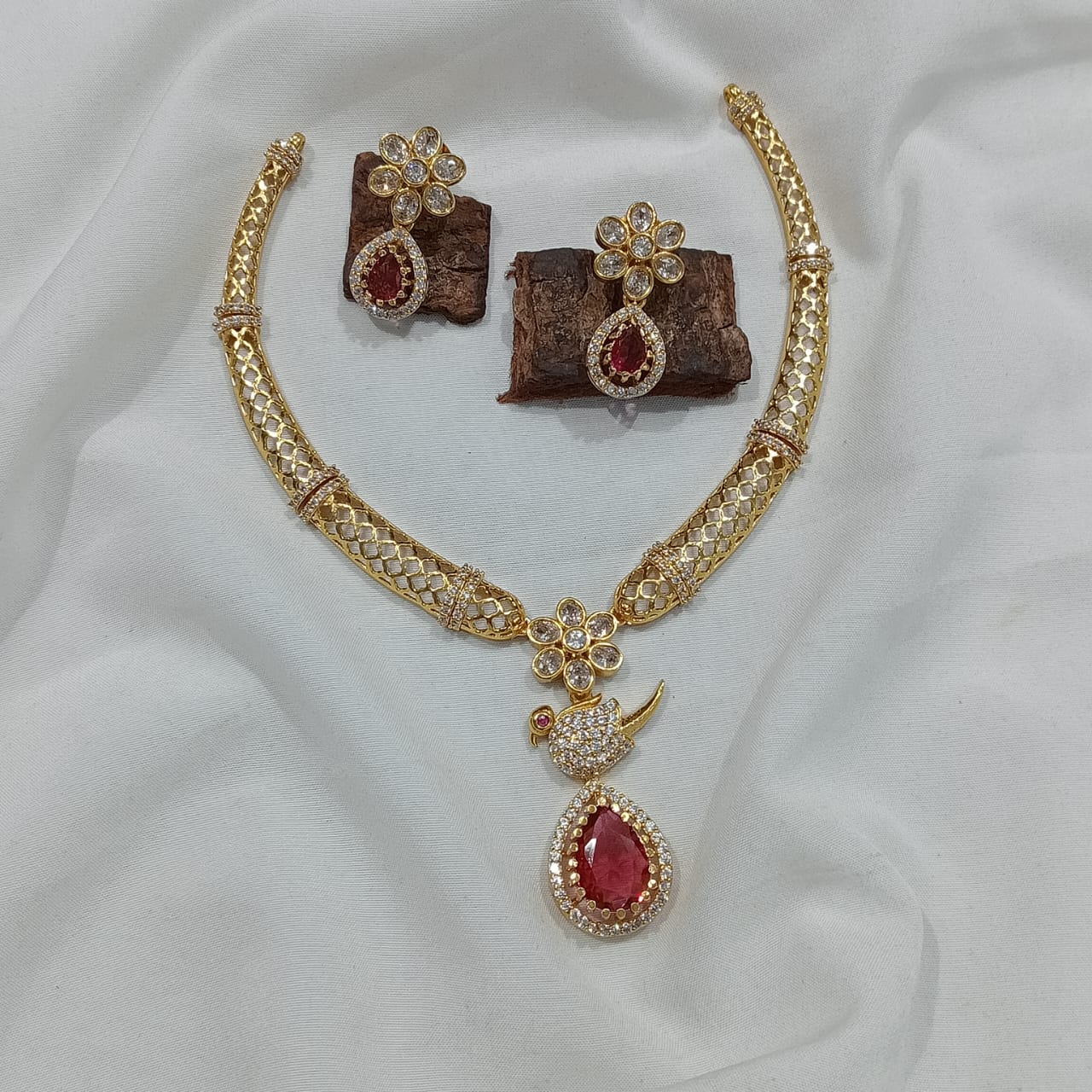 Hemani Delicate Hasli Necklace Set