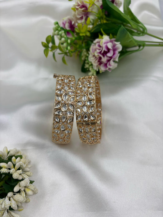Manali Moissanite Kundan Bangles set