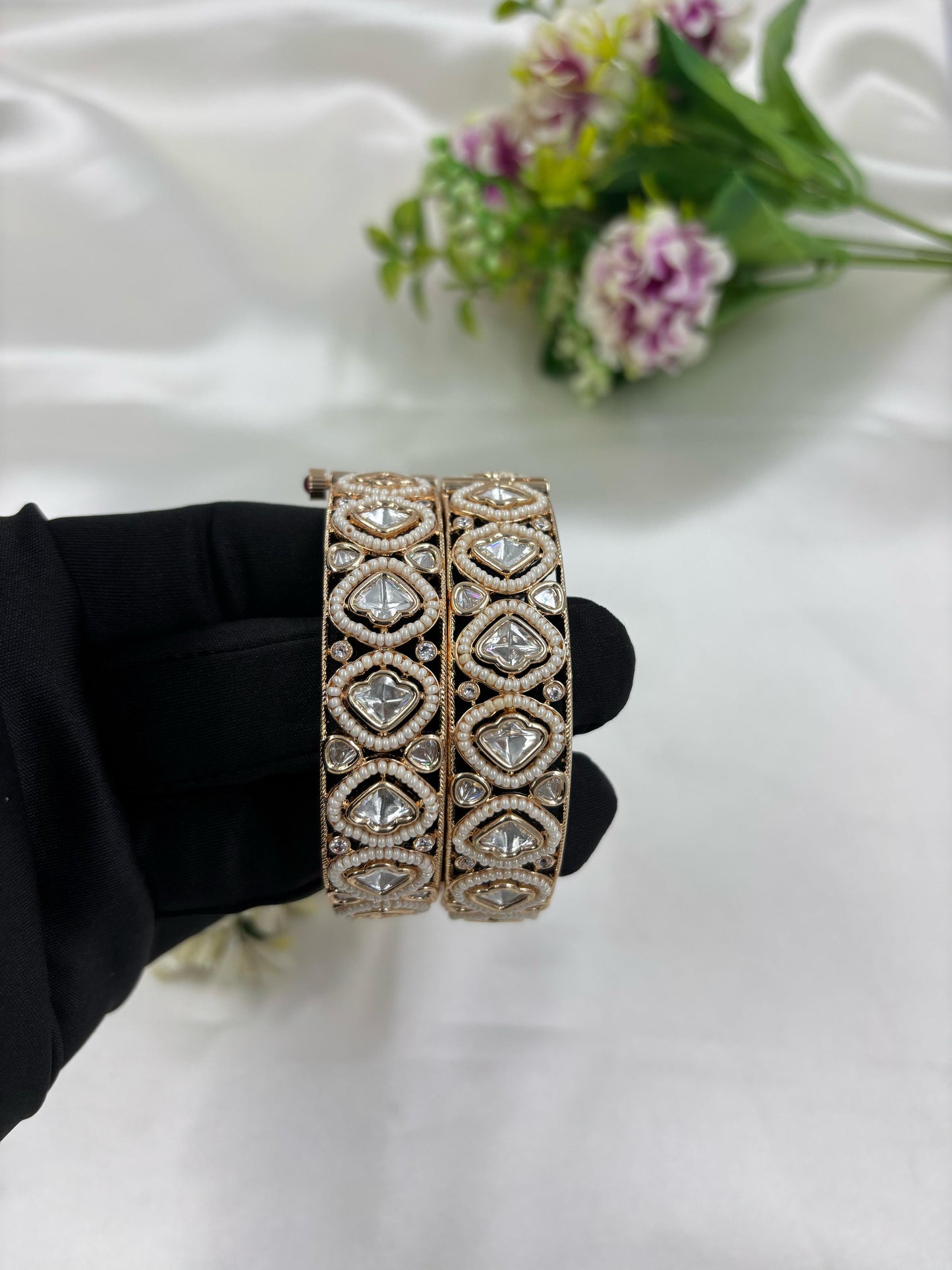 Oivi Moissanite Kundan Premium Bangles Set