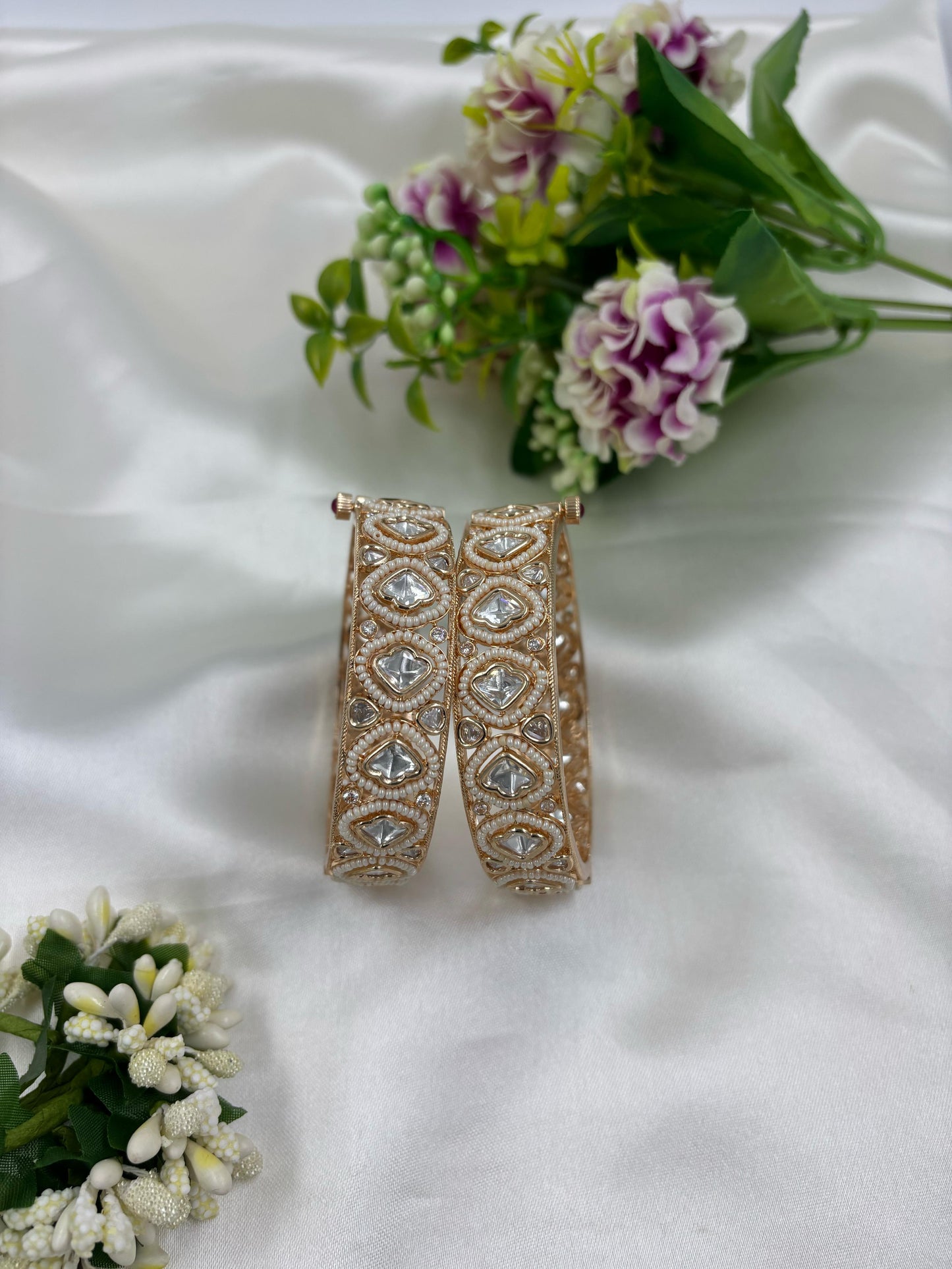 Oivi Moissanite Kundan Premium Bangles Set