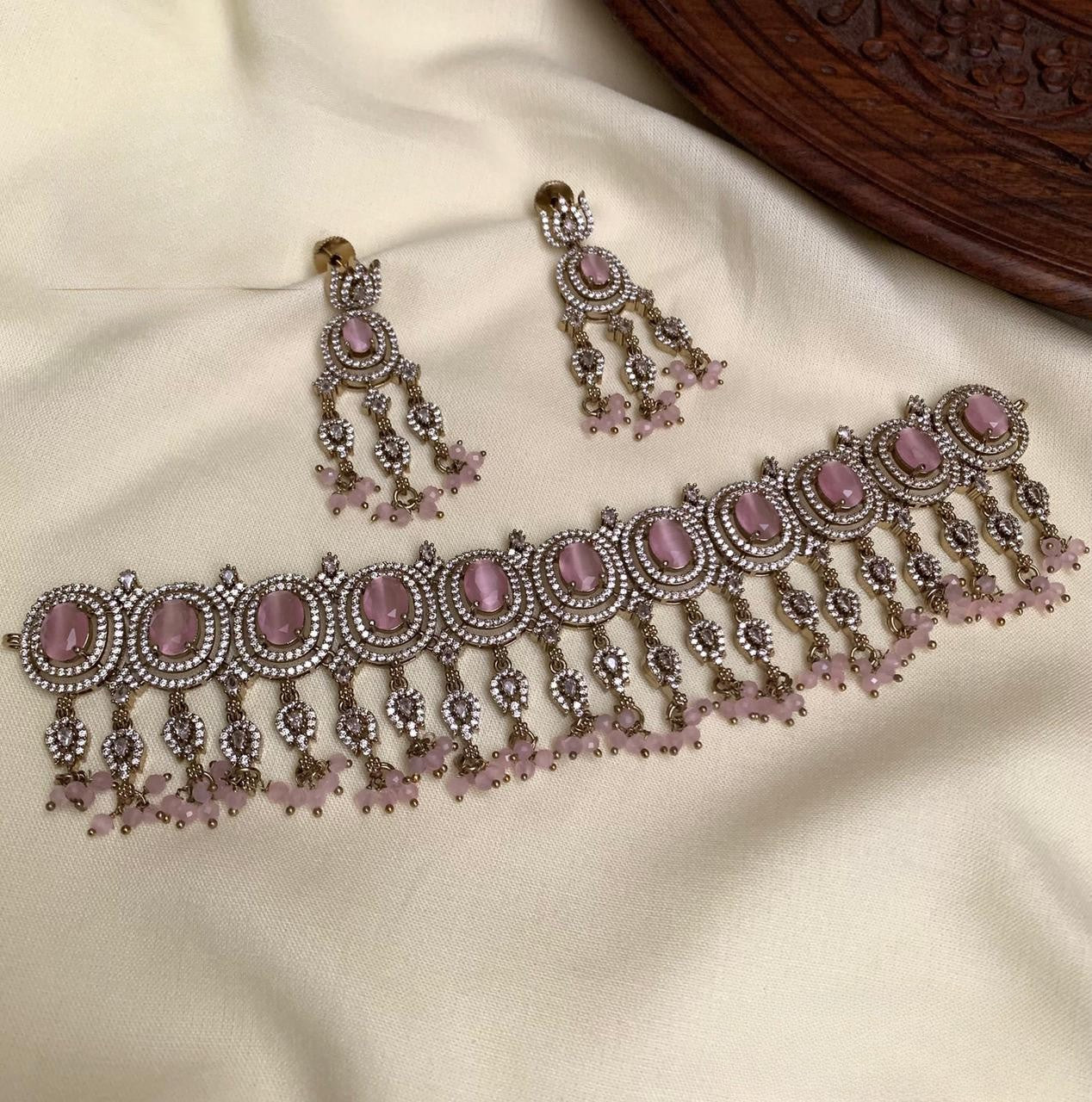 Mila Premium Victorian Choker Set
