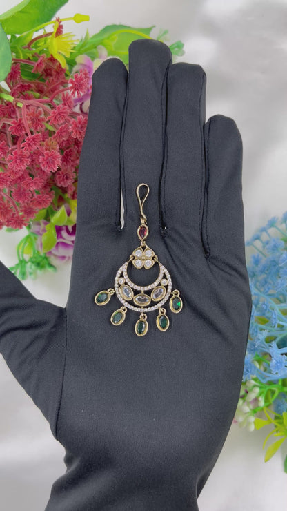 Neha Victorian Mang Tika