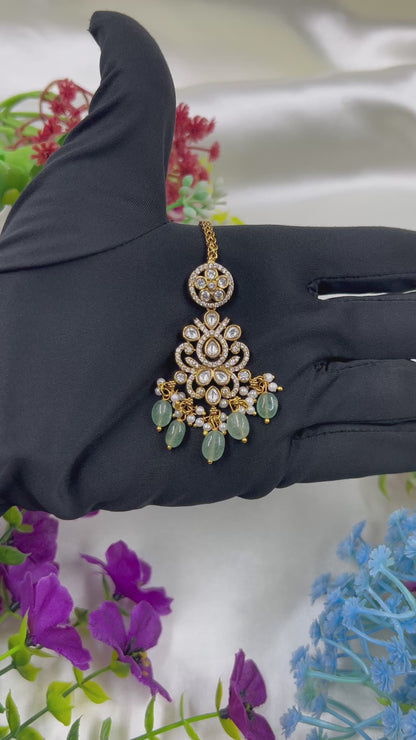 Disha Victorian Mang Tika
