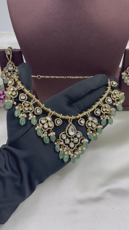 Fina Victorian Hasli Necklace Set