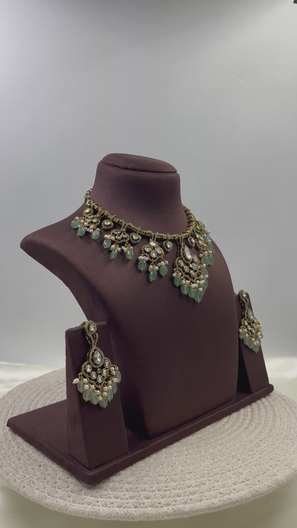 Fina Victorian Hasli Necklace Set