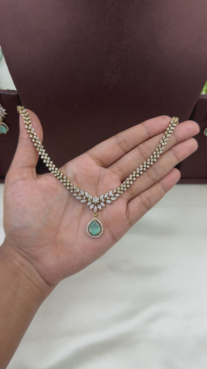 Stella Victorian Delicate Necklace Set