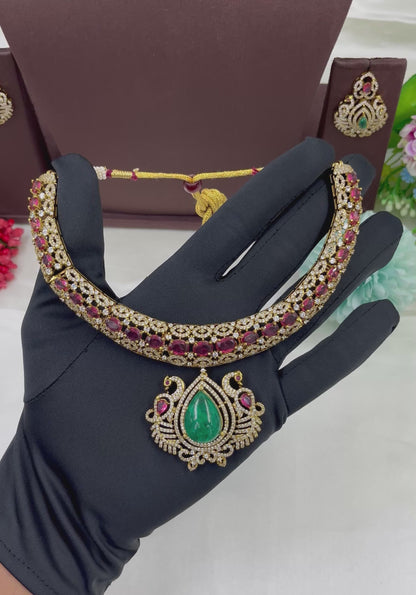 Nysa Victorian Necklace
