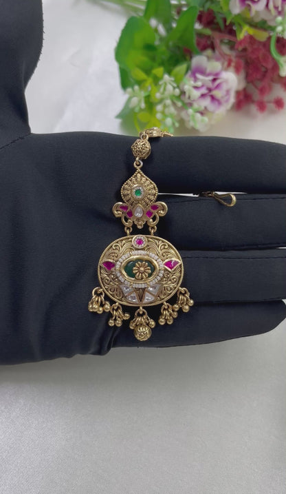 Sheetal Pachi Kundan Mang Tika