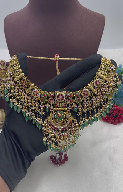 Tanvi Pachi Kundan Premium Necklace
