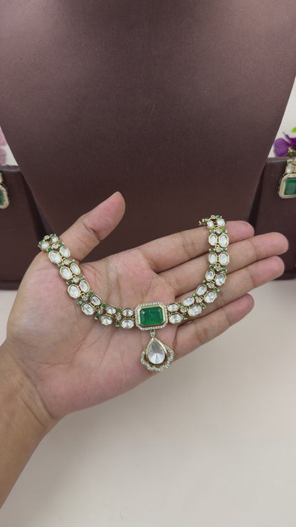 Mukti Victorian Delicate Necklace Set
