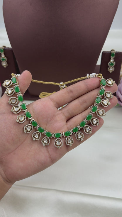 Hema Victorian Delicate Necklace Set