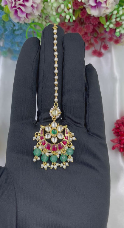 Rutuja Pachi Kundan Tika