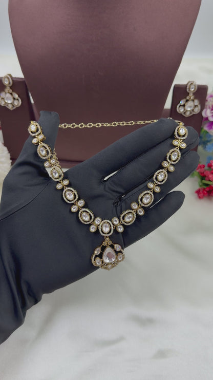 Ratna Victorian Delicate Necklace