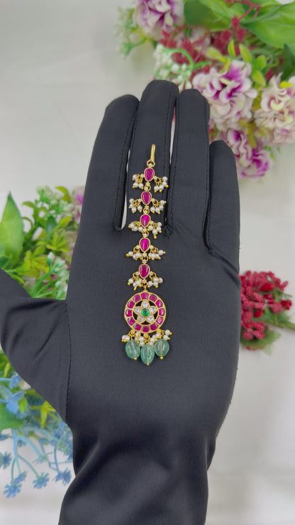 Advika Pachi Kundan Mang Tika