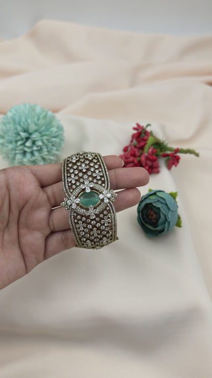 Phoebe Premium Victorian Bracelet (Openable)
