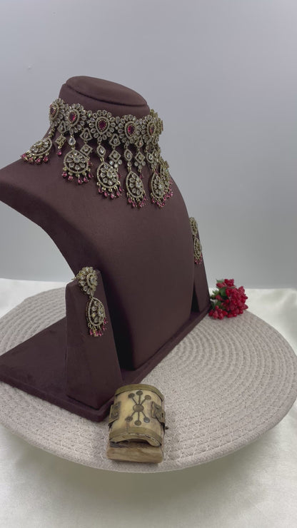 Hira Victorian Ad Choker Necklace