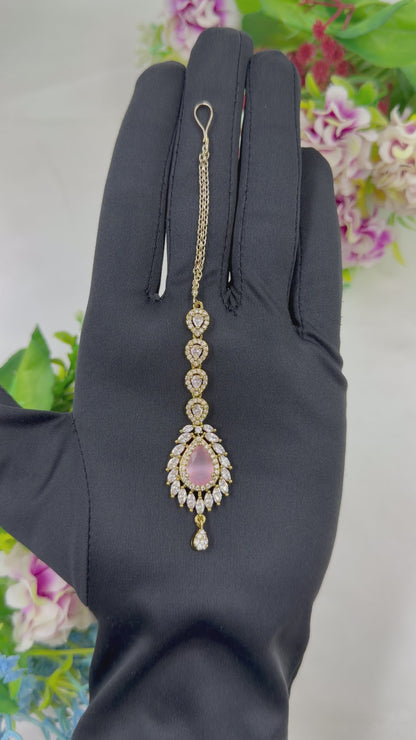 Aditi Victorian Mang Tika
