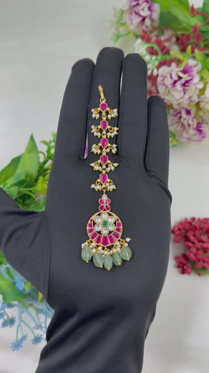 Aarohi Pachi Kundan Mang Tika