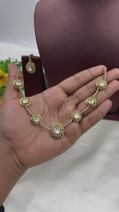 Aarti Victorian Delicate Necklace