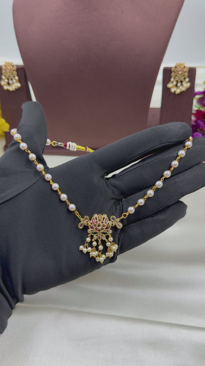 Yukta Traditional Pearl Delicate Necklace ￼