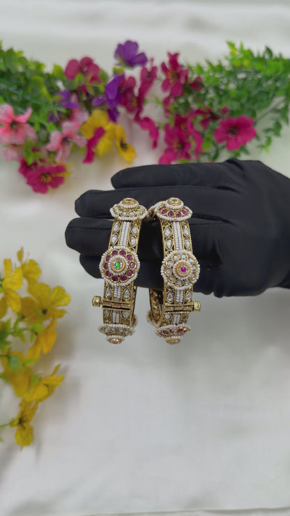 Chaitanya Chorski Bangle (Openable)