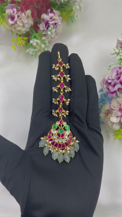 Shruti Pachi Kundan Mang Tika