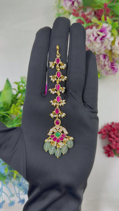 Akshara Pachi Kundan Mang Tika